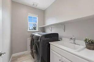 1429 Poppy Ln, Hayward, CA 94545 - Photo 40