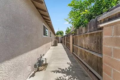2704 Westchester Ln, Modesto, CA 95350 - Photo 40