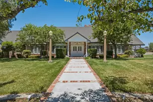 2020 Sunset Dr, Hollister, CA 95023 - Photo 2