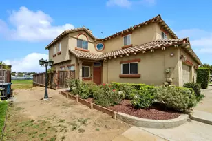 949 Nantucket Blvd 9, Salinas, CA 93906 - Photo 2