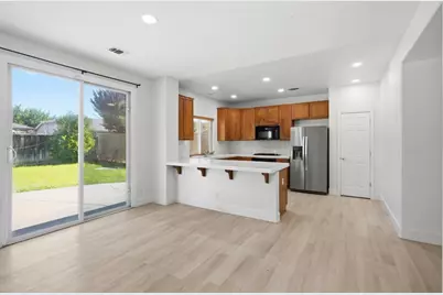 5176 W Oslin Ave, Fresno, CA 93722 - Photo 8