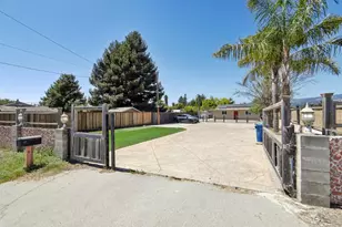 9 Hughes Rd, Watsonville, CA 95076 - Photo 1