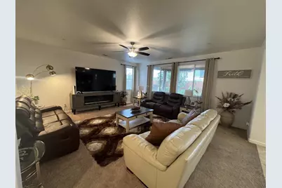 1952 Gus Villalta Dr, Los Banos, CA 93635 - Photo 18