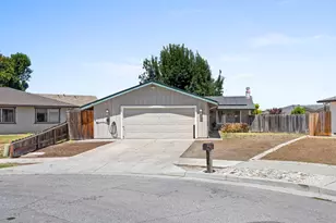 930 Apple Ct, Hollister, CA 95023 - Photo 2