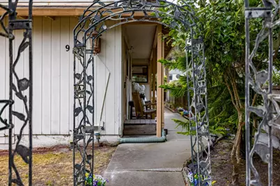 917 Fountain Ave, Pacific Grove, CA 93950 - Photo 2