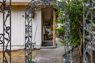 917 Fountain Ave, Pacific Grove, CA 93950 - Photo 2