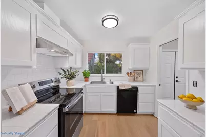 5687 Hollyleaf Ln, San Jose, CA 95118 - Photo 24