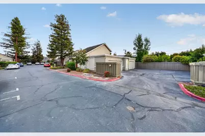 5687 Hollyleaf Ln, San Jose, CA 95118 - Photo 10