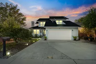 1090 Los Altos Dr, Hollister, CA 95023 - Photo 2