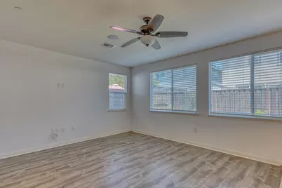 271 Lamplighter Ln, Hollister, CA 95023 - Photo 4