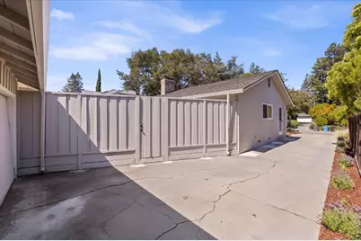 135 Pineview Ln, Menlo Park, CA 94025 - Photo 38