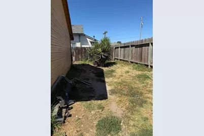 122 Martella St, Salinas, CA 93901 - Photo 14