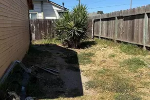 122 Martella St, Salinas, CA 93901 - Photo 14