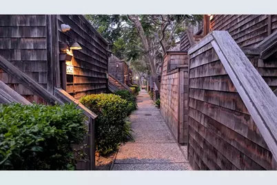 461 Dela Vina Ave 104, Monterey, CA 93940 - Photo 30