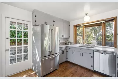 13 Del Rey Ct, San Carlos, CA 94070 - Photo 10