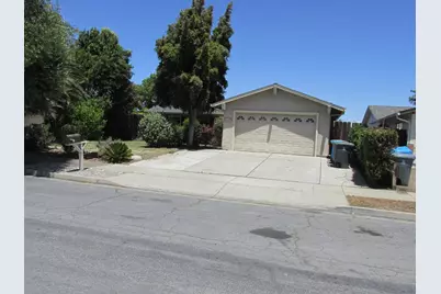 320 McCarthy St, Hollister, CA 95023 - Photo 1