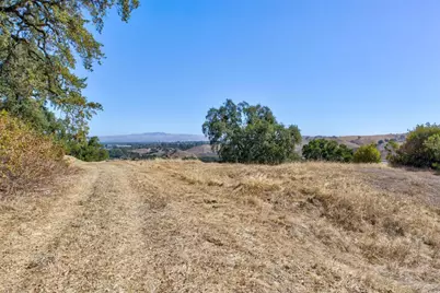 8272 Sassafras Ct, Pleasanton, CA 94566 - Photo 12