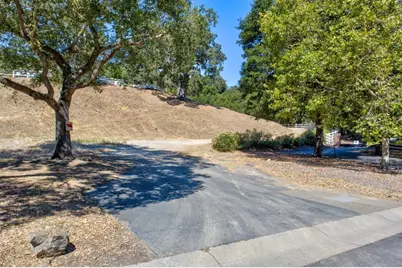 8272 Sassafras Ct, Pleasanton, CA 94566 - Photo 16