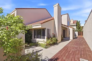 26 Lido Cir, Redwood Shores, CA 94065 - Photo 2