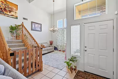 725 Everest St, Los Banos, CA 93635 - Photo 2