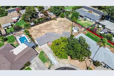 2724 Doris Ct, Carmichael, CA 95608 - Photo 2