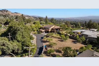 11081 Enchanto Vista Dr, San Jose, CA 95127 - Photo 34