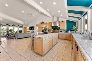 11081 Enchanto Vista Dr, San Jose, CA 95127 - Photo 10