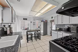 124 E Humboldt St, San Jose, CA 95112 - Photo 14