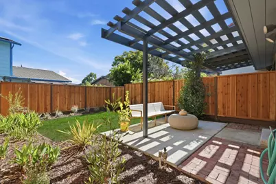 168 Granada Dr, Mountain View, CA 94043 - Photo 2