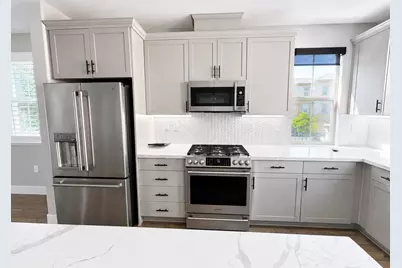 560 Saint Remi Ter 1, Sunnyvale, CA 94085 - Photo 2