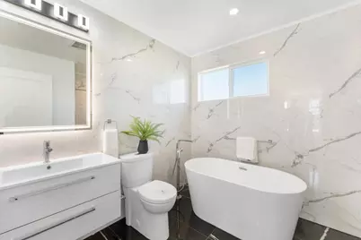 808 Pine St, Oakland, CA 94607 - Photo 32