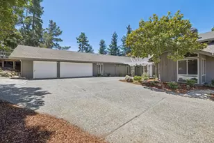 35 Silk Tree Pl, Hillsborough, CA 94010 - Photo 4