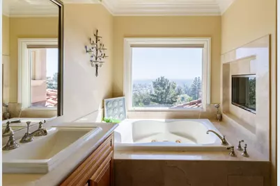 11837 Upland Way, Cupertino, CA 95014 - Photo 44