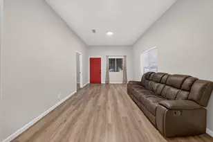 585 E St James St, San Jose, CA 95112 - Photo 8