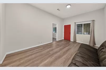 585 E Saint James St, San Jose, CA 95112 - Photo 8