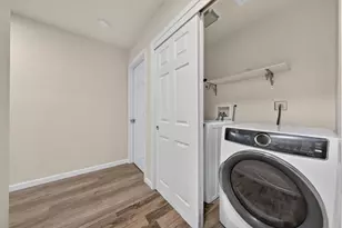 585 E St James St, San Jose, CA 95112 - Photo 28