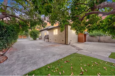 585 E Saint James St, San Jose, CA 95112 - Photo 2