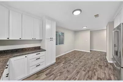 585 E Saint James St, San Jose, CA 95112 - Photo 12