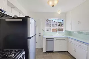 911 Seville Way, San Mateo, CA 94402 - Photo 8