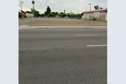 3851 N Blackstone Ave, Fresno, CA 93726 - Photo 2