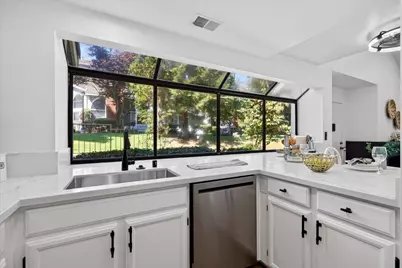2705 Buena View Ct, San Jose, CA 95121 - Photo 6