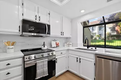 2705 Buena View Ct, San Jose, CA 95121 - Photo 10