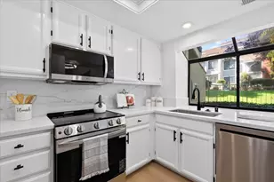 2705 Buena View Ct, San Jose, CA 95121 - Photo 10