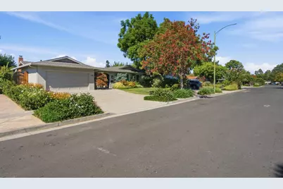 2215 Constitution Dr, San Jose, CA 95124 - Photo 2