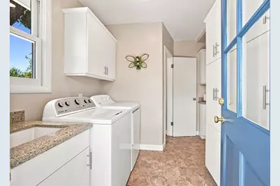 334 Oakview Dr, San Carlos, CA 94070 - Photo 32