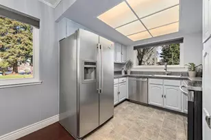 1 Comstock Queen Ct, Mountain View, CA 94043 - Photo 6