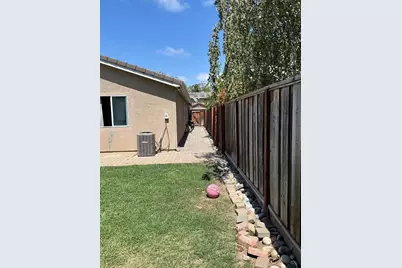 2560 Glenview Dr, Hollister, CA 95023 - Photo 18