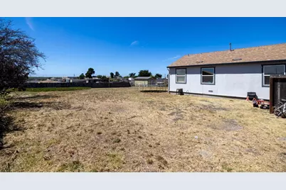 323 Addington Ln, Salinas, CA 93907 - Photo 2