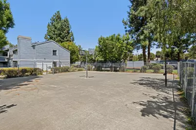 1575 Four Oaks Cir, San Jose, CA 95131 - Photo 38