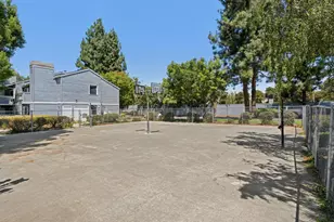1575 Four Oaks Cir, San Jose, CA 95131 - Photo 38